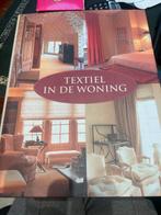 Boek textiel in de woning, Boeken, Ophalen of Verzenden