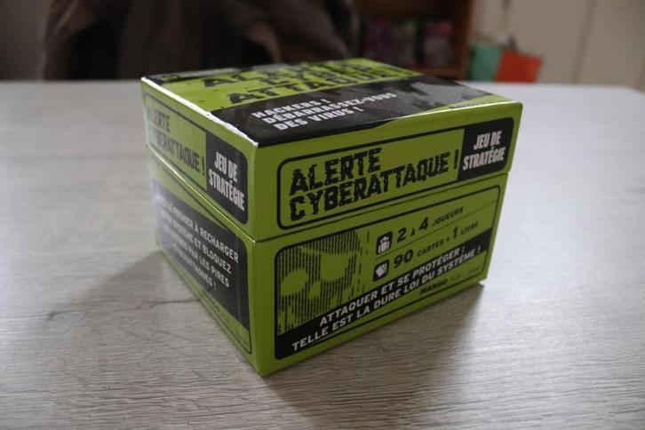 Jeu de carte - Alerte cyberattaque, Hobby en Vrije tijd, Gezelschapsspellen | Kaartspellen, Zo goed als nieuw, Drie of vier spelers