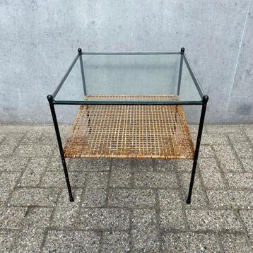 Vintage bijzettafeltje  beschikbaar voor biedingen