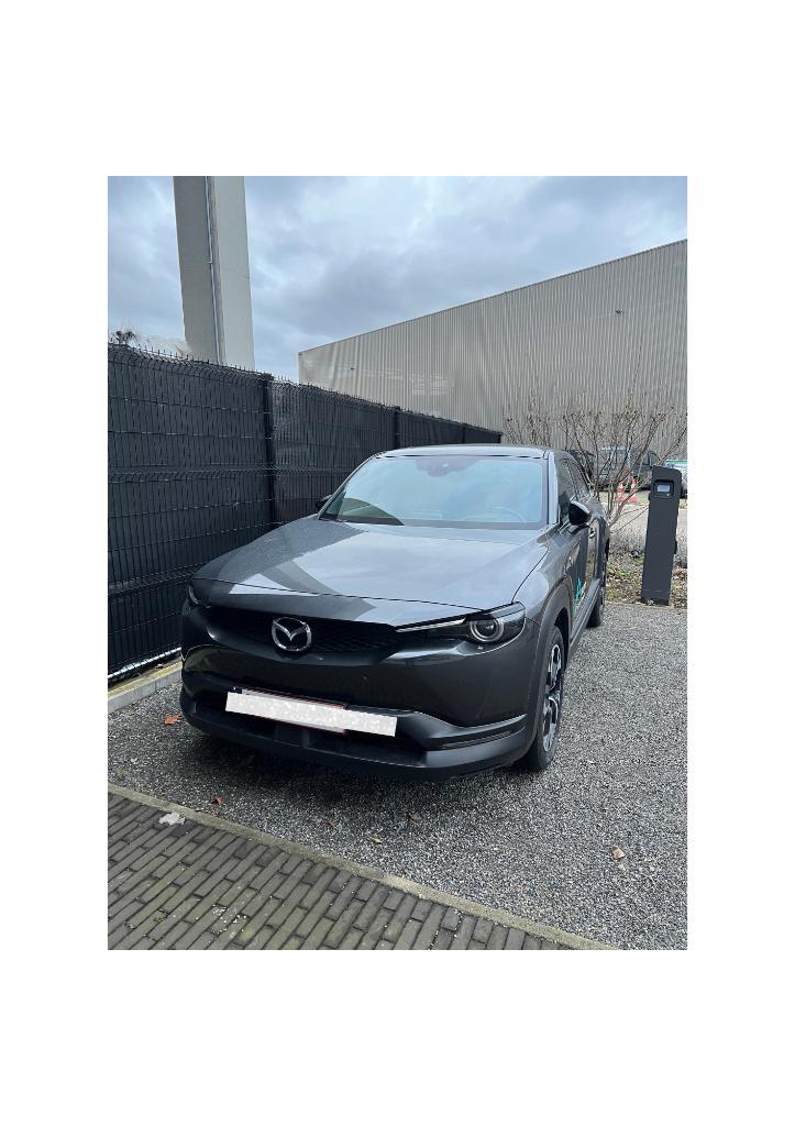 Mazda MX-30 - grijs, Auto's, Mazda, Bedrijf, MX-30, Hybride Elektrisch/Benzine, 5 deurs, Automaat, Zilver of Grijs, Zwart, Leder