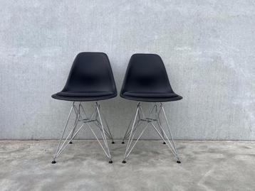 Vitra Eames DSR zwarte stoelen met kussen, 17x beschikbaar voor biedingen