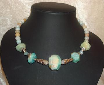 SALE: Collier van grote stenen van agaat en amazoniet beschikbaar voor biedingen