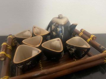 keramiek vintage theeservies beschikbaar voor biedingen
