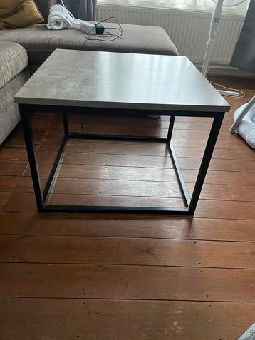 Bijzettafel/ salontafel beton kleur beschikbaar voor biedingen