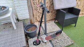 Kinderstep Oxelo Mid 9 zwart/roze, in goede staat beschikbaar voor biedingen