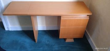 BUREAU beschikbaar voor biedingen