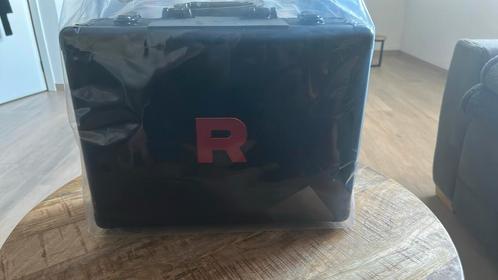 The Glory of Team Rocket Attaché Case, Hobby en Vrije tijd, Verzamelkaartspellen | Pokémon, Nieuw, Boosterbox, Ophalen