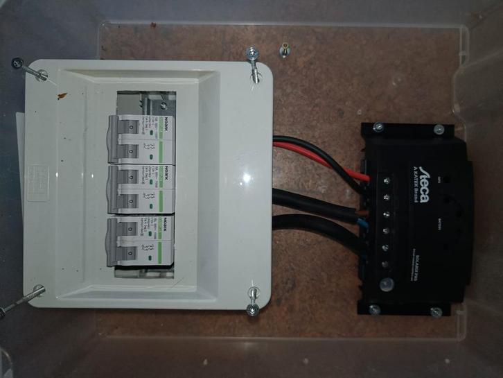 Régulateur + Coffret électrique protection photovoltaïque, Bricolage & Construction, Panneaux solaires & Accessoires, Enlèvement