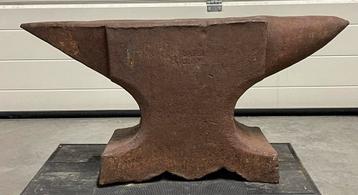 Aambeeld, zeer oud, 125kg beschikbaar voor biedingen