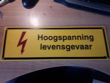Plaat pvc  hoogspanning Levensgevaar beschikbaar voor biedingen