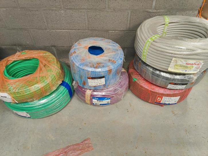 Enkele volle rollen kabel, Bricolage & Construction, Électricité & Câbles, Neuf, Enlèvement