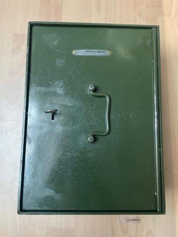 Draagbare kluis, gesigneerd Ribeauville-Demulder  beschikbaar voor biedingen