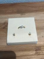Set gouden ring en oorbellen, Handtassen en Accessoires, Oorbellen, Ophalen of Verzenden, Zo goed als nieuw, Knopjes of Stekers