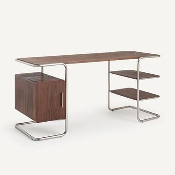 Prachtig vintage bureau met walnootfineer beschikbaar voor biedingen