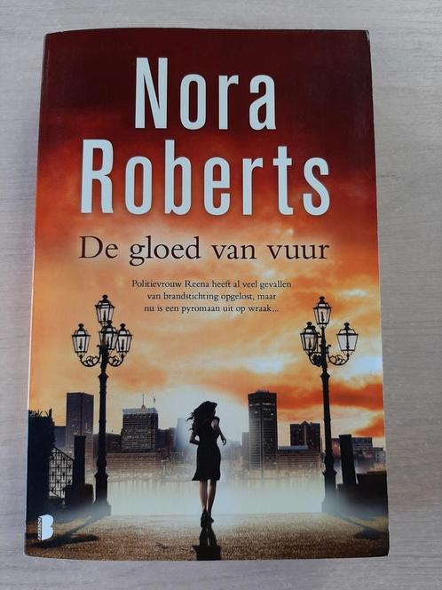 Nora Roberts - Gloed van vuur, Livres, Thrillers, Comme neuf, Enlèvement ou Envoi