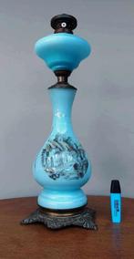 Oude grote petroleumlamp in turquoise blauwe opaline, Antiek en Kunst, Ophalen