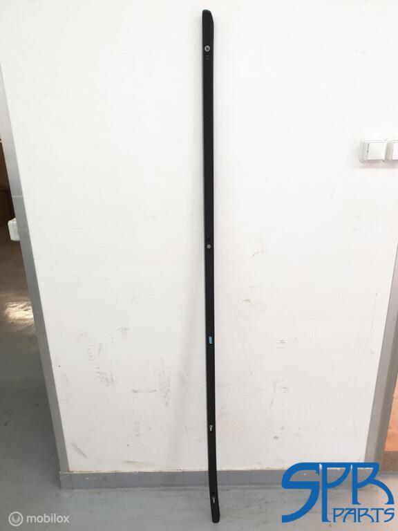 PASSAT B8 VARIANT Dakrail rechts zwart 3G9860026K DAKDRAGER, Autos : Pièces & Accessoires, Autres pièces automobiles, Volkswagen