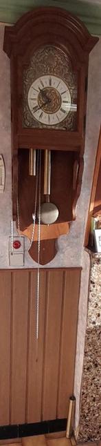 Horloge comtoise en bois, avec un pendule et des poids., Enlèvement, Utilisé