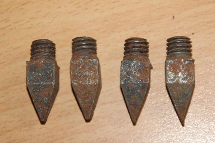 WW2 set van 4 Duitse hoefijzer noppen (Stollen), Verzamelen, Militaria | Tweede Wereldoorlog, Landmacht, Kleding of Schoenen, Verzenden