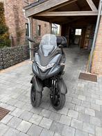 Scooter met drie wielen, Motoren, 300 cc, Minimaal motorrijbewijs A2, 12 t/m 35 kW, 2 cilinders