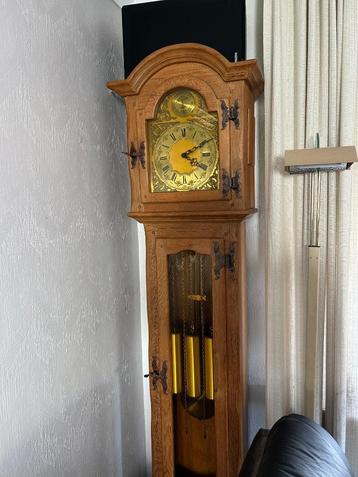 Staande klok | Massief eik | Tempus fugit, Ophalen