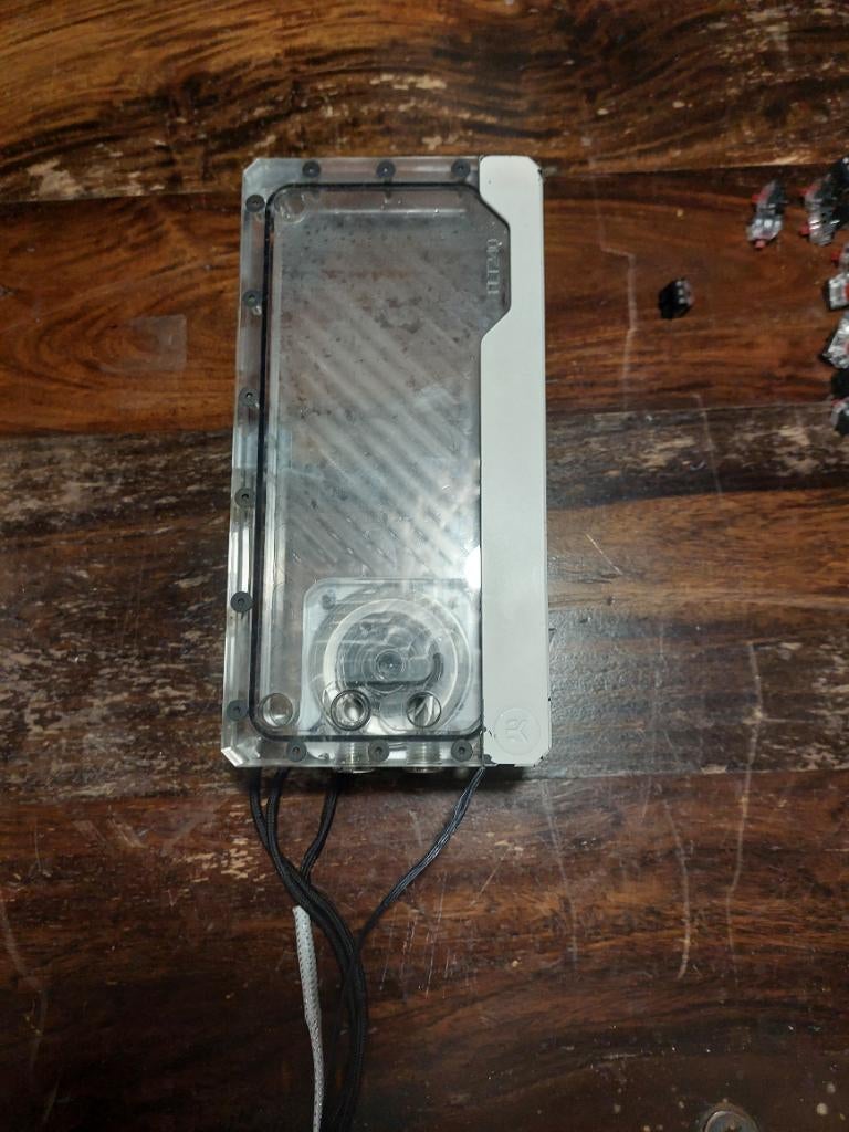 Blocs à eau EK FLT 240 D5, Informatique & Logiciels, Refroidisseurs d'ordinateur, Enlèvement ou Envoi