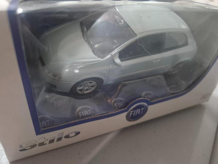 Fiat STILO 1/43 dealerversie, Hobby en Vrije tijd, Modelauto's | 1:43, Zo goed als nieuw, Auto, Overige merken, Ophalen of Verzenden