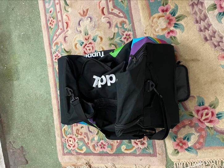 Chariot Tupperware, Bijoux, Sacs & Beauté, Sacs | Sacs de sport, Comme neuf, Enfants unisexe, Enlèvement