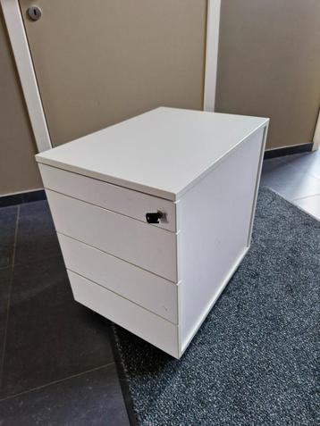 Mooie houten ladekast op wieltjes - 4 lades - met slot! beschikbaar voor biedingen