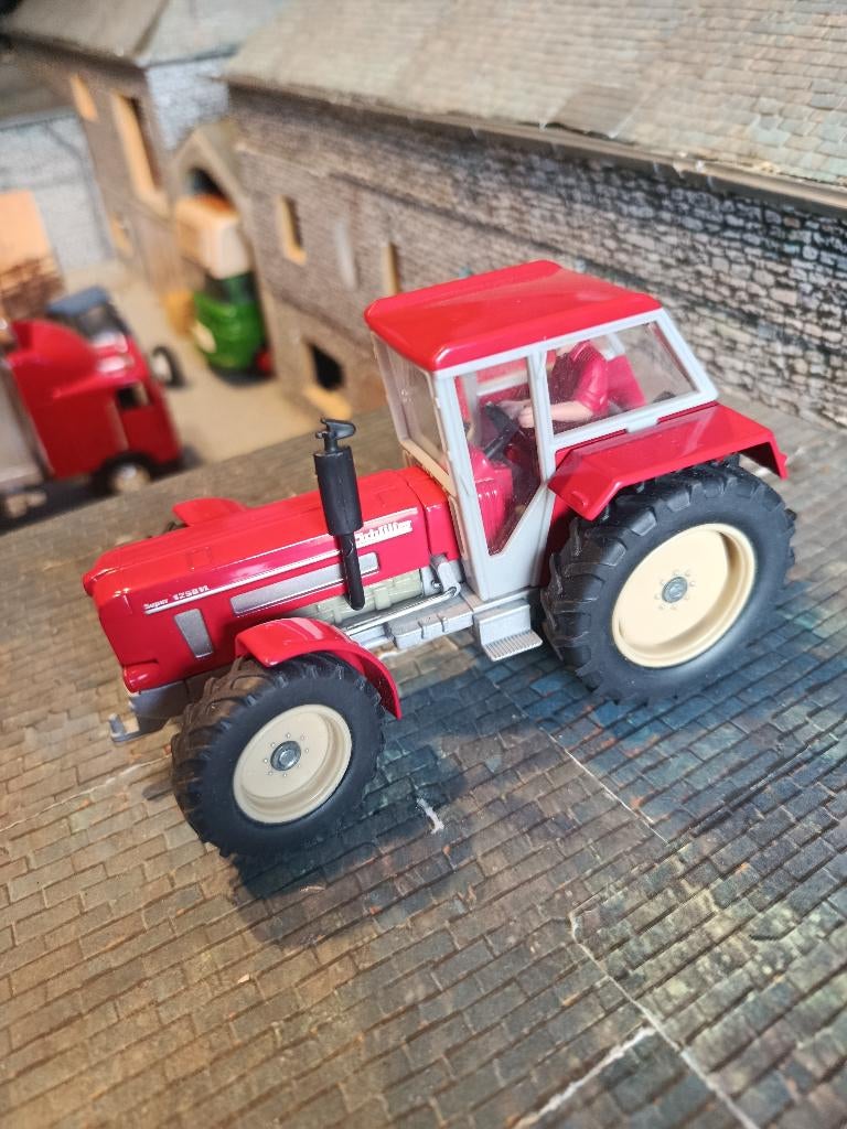 Schlüter Super 1250 VL Siku tractor met chauffeur, Ophalen of Verzenden, Zo goed als nieuw, Tractor of Landbouw, SIKU