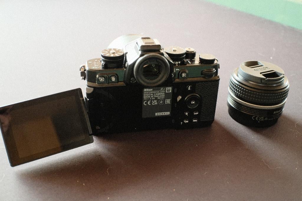 Gloednieuwe Nikon Zf + 50 f1.8 en 28 f2.8, Sans zoom optique, Comme neuf, Enlèvement, Reflex miroir