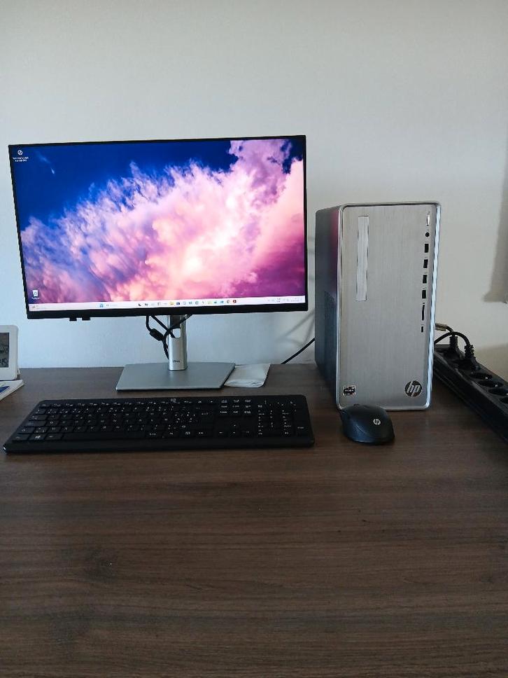 monitor  Dell + Hp pavillion desktop, Informatique & Logiciels, Moniteurs, Comme neuf, 60 Hz ou moins, DisplayPort, HDMI, USB-C