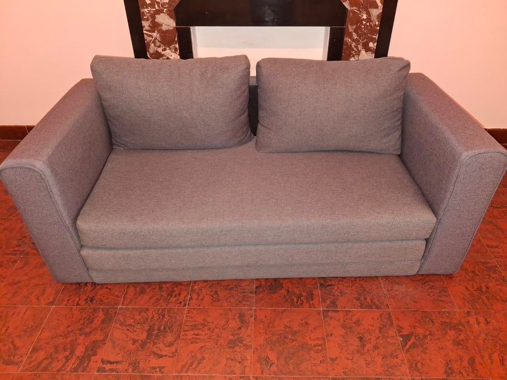 IKEA Canapé-lit / Sofa bed gri, Huis en Inrichting, Zetels | Zetels, Zo goed als nieuw, Rechte bank, Tweepersoons, 150 tot 200 cm