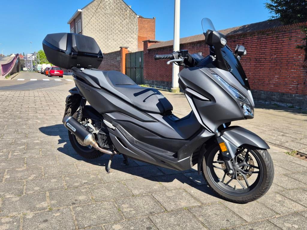 Honda Forza 125 perfecte staat, topkoffer en arrow uitlaat, Particulier, Scooter