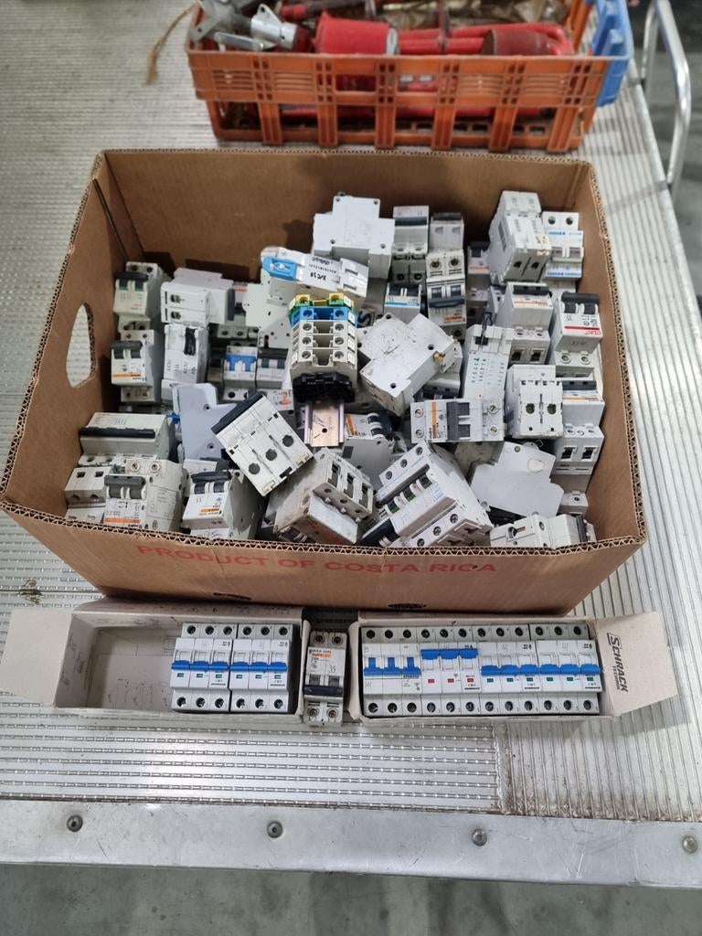 Fusibles, Bricolage & Construction, Électricité & Câbles, Enlèvement, Autres types