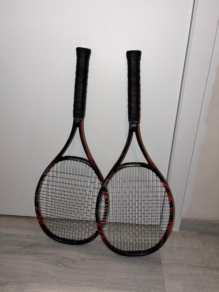 Yonex Vcore Dual G100 2x, Sports & Fitness, Tennis, L2, Autres marques, Raquette, Comme neuf