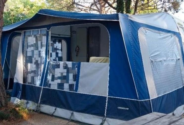 Voortent maat 10  (omloopmaat 8,94)  Caravelair 400, Ophalen