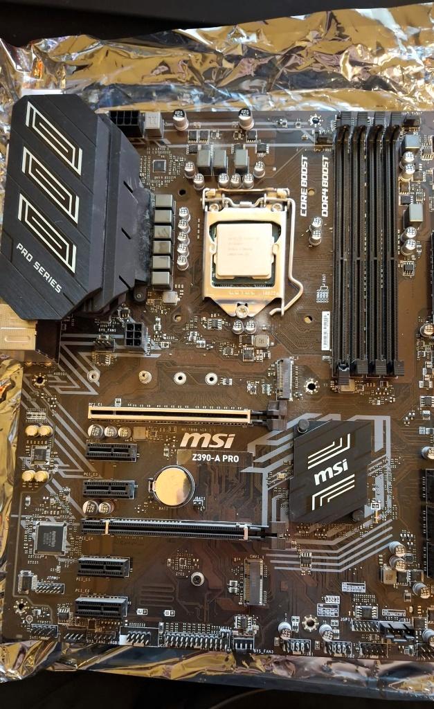 Z390-A PRO MotherBoard + CPU, Computers en Software, Moederborden, Gebruikt, Intel, DDR4, Ophalen