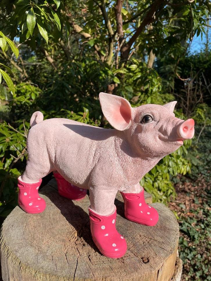 Bottes debout pour cochon, bébé, fuchsia, 25 cm, Jardin & Terrasse, Statues de jardin, Neuf, Animal, Synthétique, Enlèvement ou Envoi