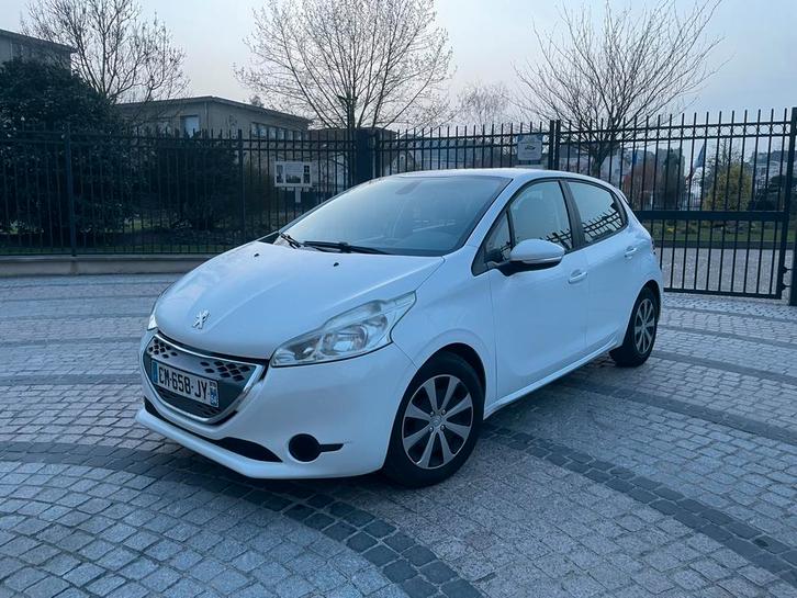Peugeot 208 1.4 e hdi boîte automatique, Autos, Peugeot, Particulier, ABS, Airbags, Air conditionné, Bluetooth, Feux de virage