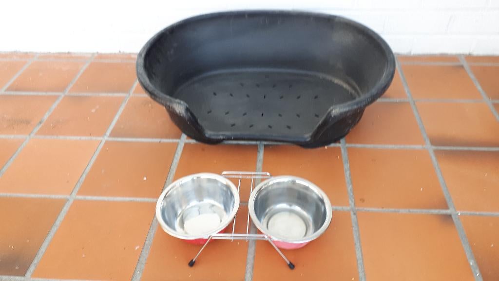 Hondenmand en voerbakken, Ophalen, Gebruikt