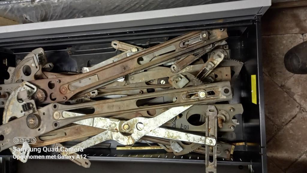 W107 mercedes raam openers en chroom lijstwerk, Ophalen