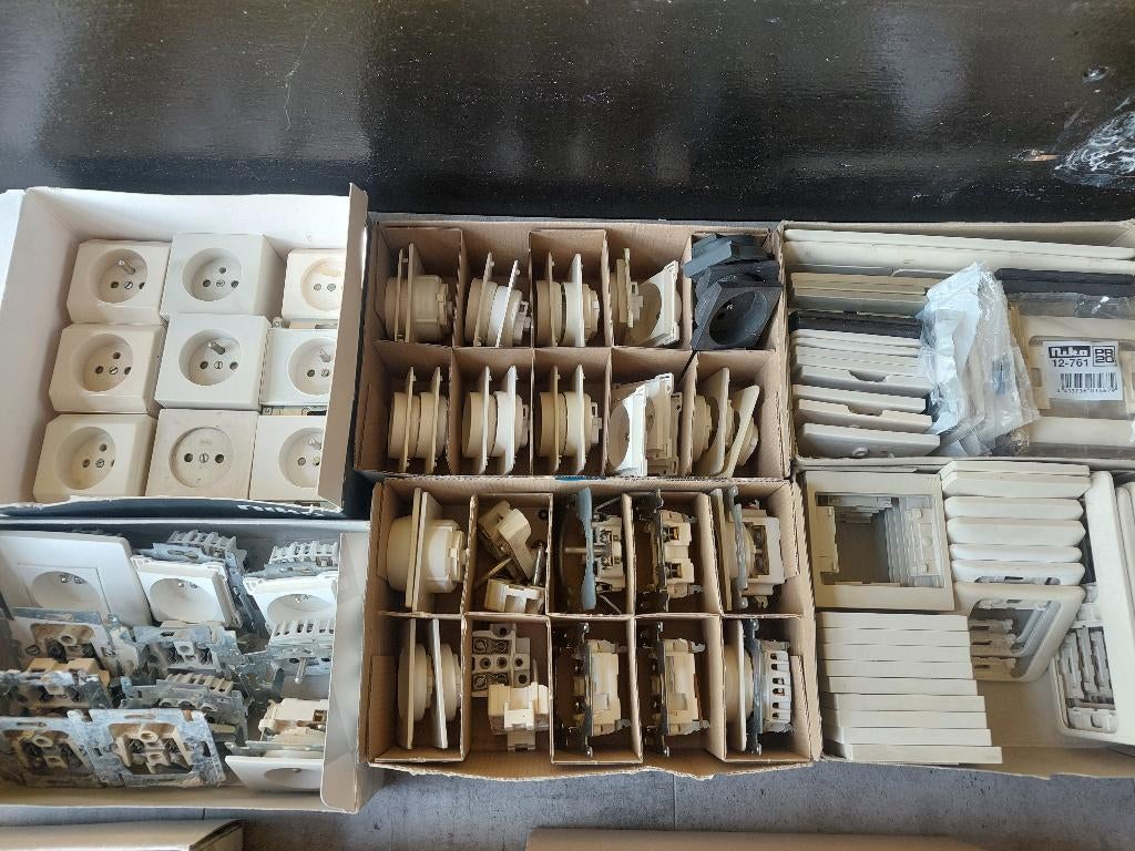 Gamme de prises et d'interrupteurs NIKO, Bricolage & Construction, Enlèvement, Comme neuf