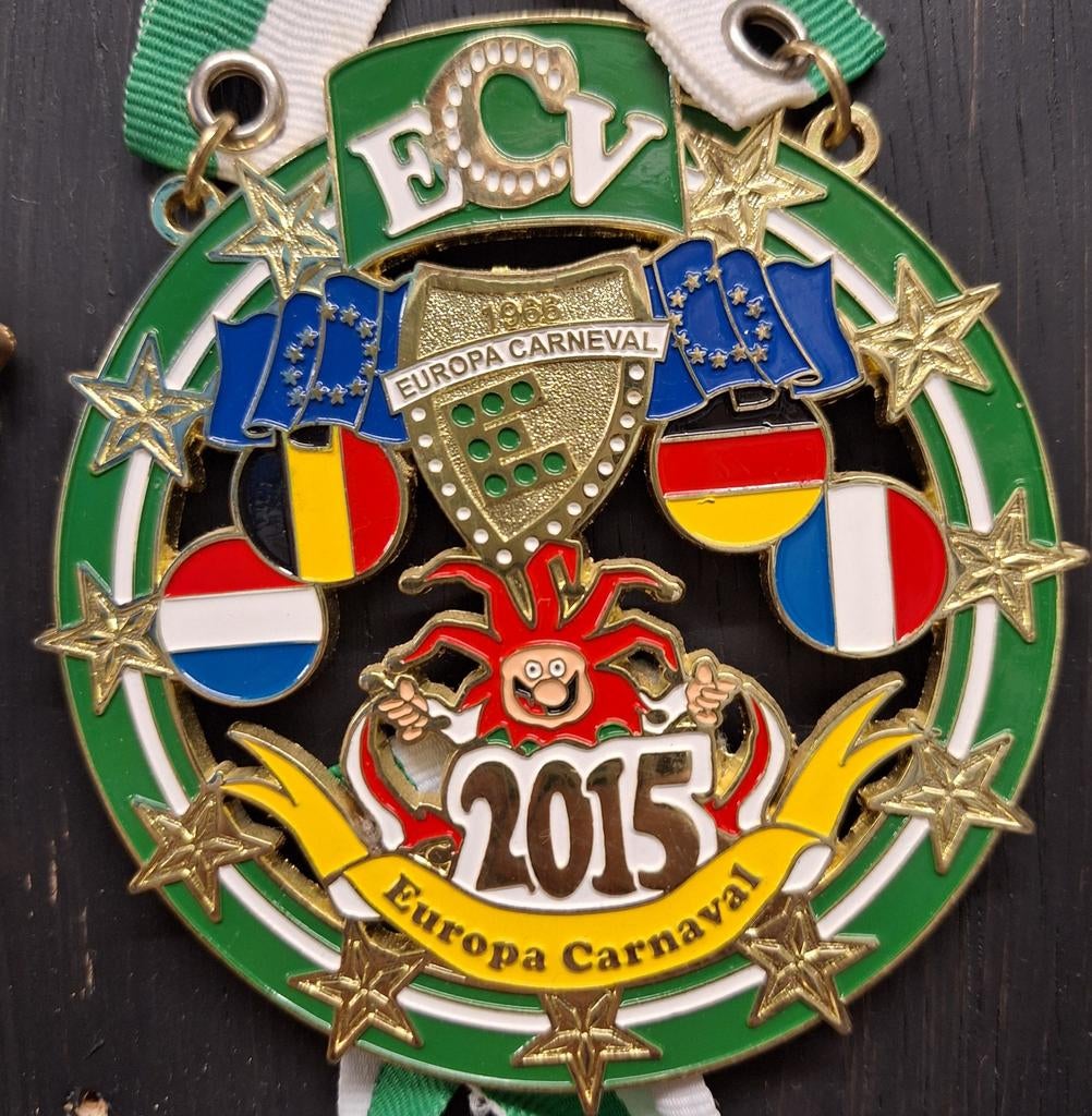 Europa  carneval, Collections, Broches, Pins & Badges, Enlèvement ou Envoi