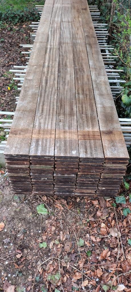 40 m2 b fix hardhouten terras planken + balkjes en klipjes, Bricolage & Construction, Bois & Planches, Utilisé, Planche, Autres essences de bois