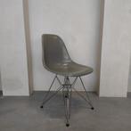 Vitra Eames Fiberglass Side Chair DSR stoel - Raw Umber, Antiek en Kunst