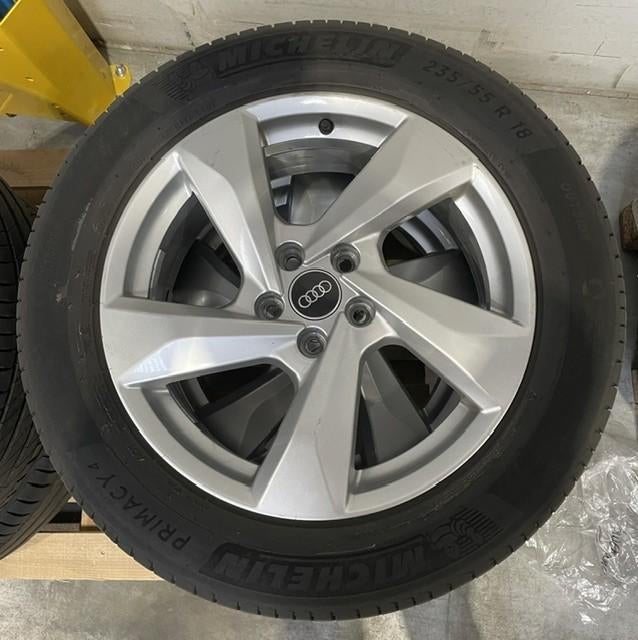 Pneus de voiture Michelin sur jantes Audi, Autos : Pièces & Accessoires, Pneus & Jantes, Pneu(s), 18 pouces, 235 mm, Véhicule de tourisme
