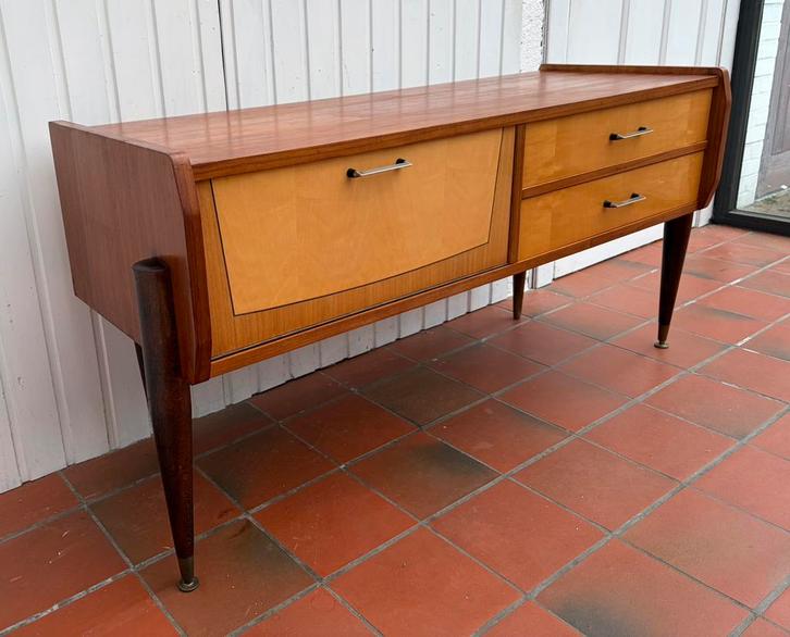 Vintage Scandinavisch klein dressoir/lage kast, Huis en Inrichting, Kasten | Dressoirs, Gebruikt, Ophalen