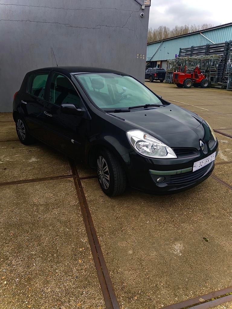 Renault Clio 1.2-16V collectie — 2009 — 107.000 km — AIRCO, Auto's, Voorwielaandrijving, Stof, 139 g/km, Zwart