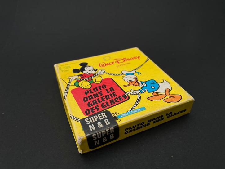Vintage Disney 8mm film – Pluto in de spiegelgalerij, Audio, Tv en Foto, Filmrollen, 8mm film, Ophalen of Verzenden